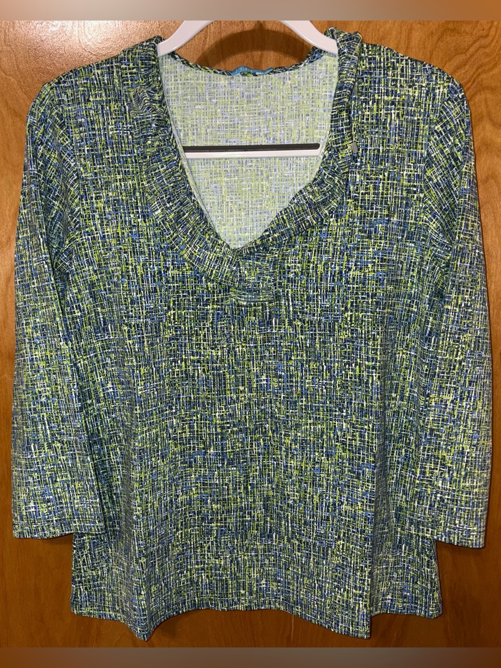 J. McLaughlin green/blue printed Catalina Cloth v-neck top with ruffles Large